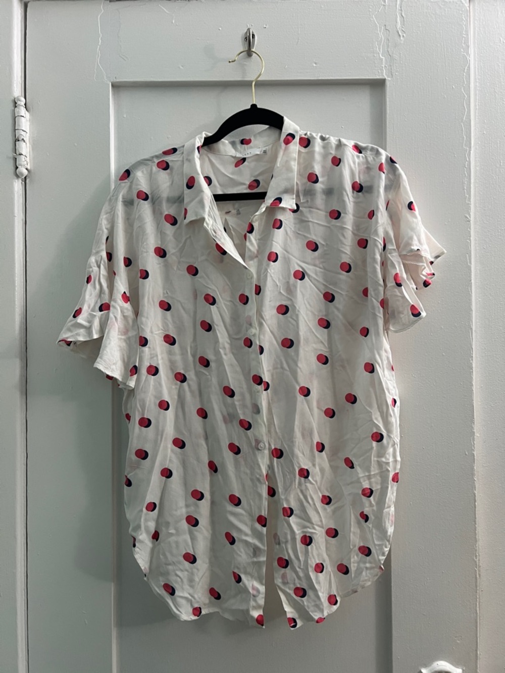 Lush White Short-Sleeve Button-Up Shirt with Pink Dot Pattern